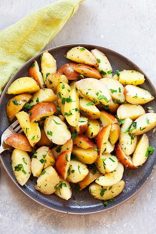 Boiled potato recipe with red potatoes and yellow potatoes on a plate.