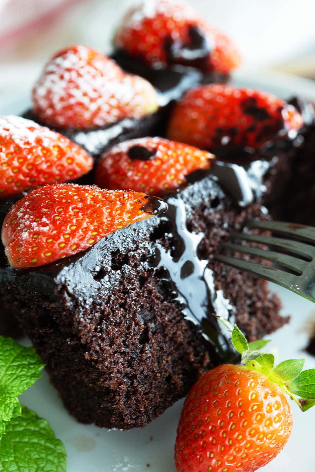 Moist chocolate cake on a plate, highlighting its tempting texture and presentation. 