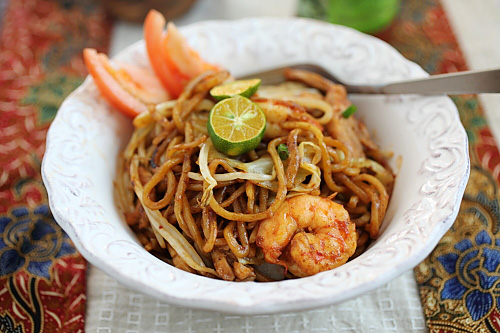 Mie Goreng fried to perfection with shrimp, chicken, and delicious egg noodles.